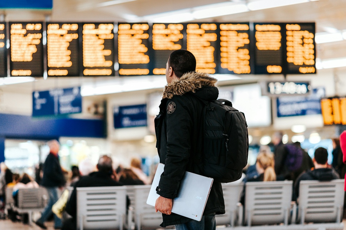 Kann man mit abgelaufenem Personalausweis reisen?